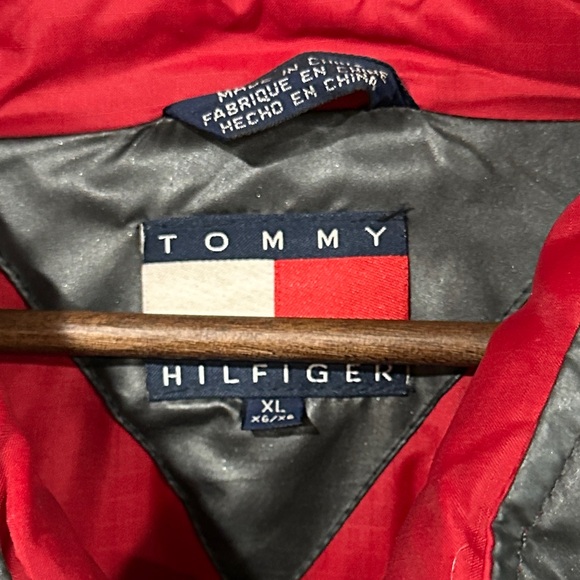 Tommy Hilfiger Men's Metallic Gray Puffer Jacket with Red Lining - Picture 2 of 5